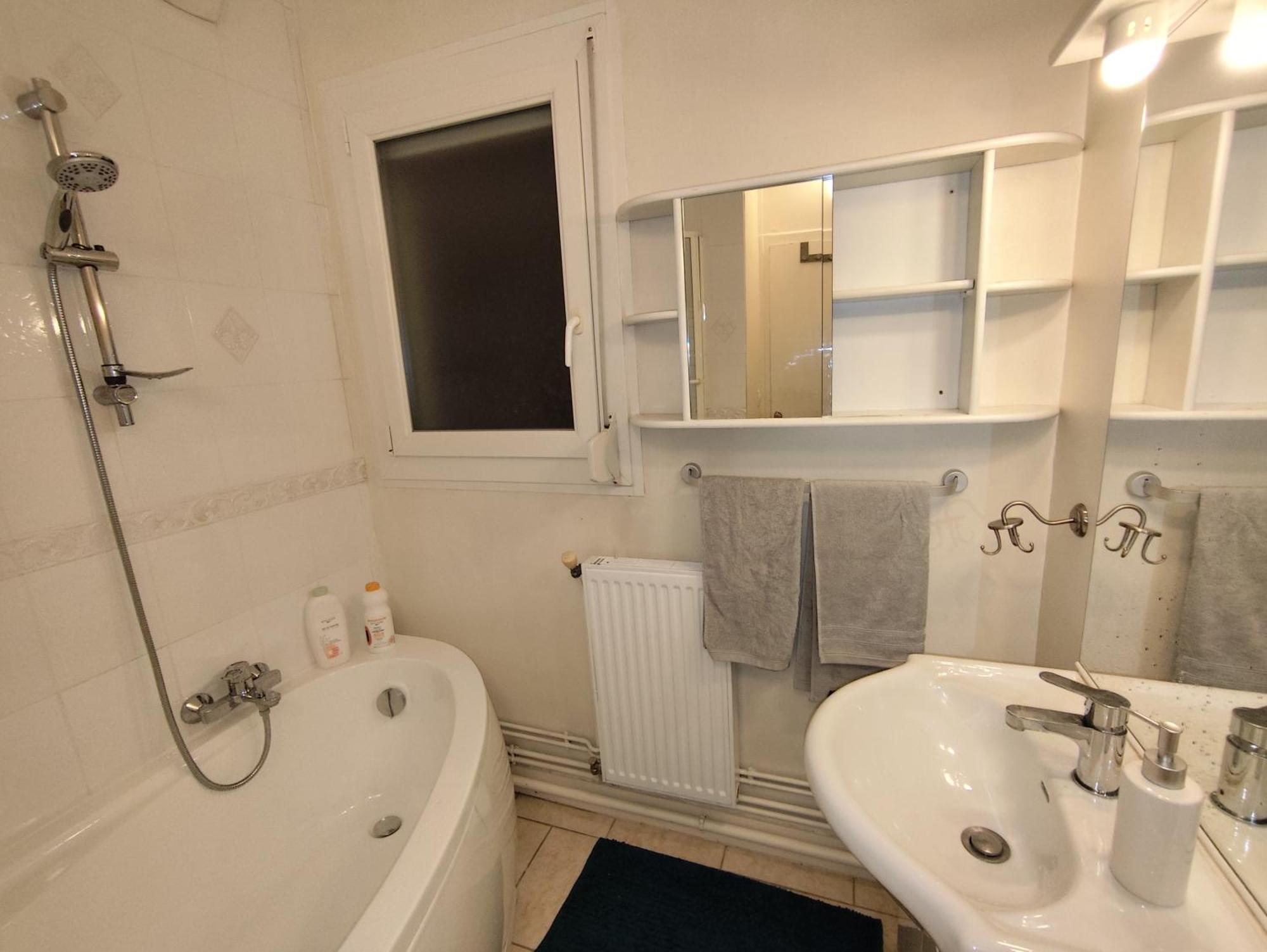 Apartment Poincare